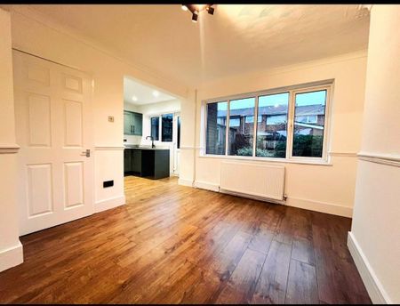 3 bedroom semi-detached house to rent - Photo 3