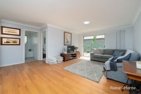 Spacious Family Home in a Quiet North Armidale Cul-de-Sac - Photo 2