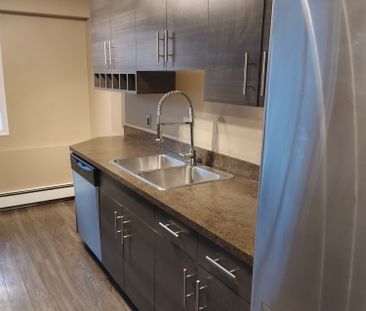 405 LORNE ST N 2 BEDS - Photo 5