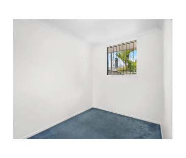 2 bedroom ground floor, close to everything! - Photo 1