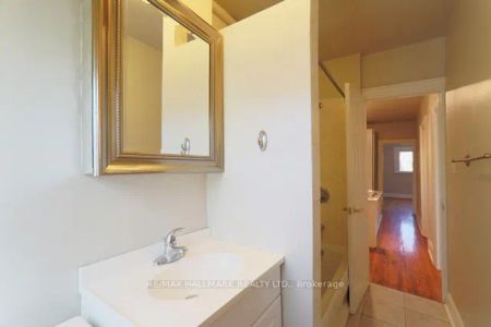 1481 Queen Street E #Upper - Photo 4