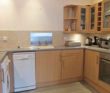 2 Bed Flat - Photo 3