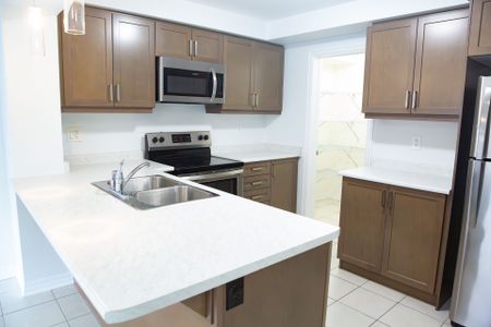 For Lease - 230 Avonsyde Boulevard Unit# 17, Hamilton, Ontario - Photo 4