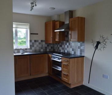 3 bedroom end of terrace house to rent - Photo 2