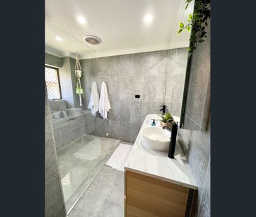 Stylish Two Bedroom Unit Recently Renovated! - Photo 6