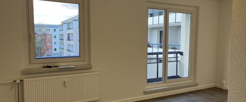 Available immediately – renovated 2-room apartment for rent! - Photo 1