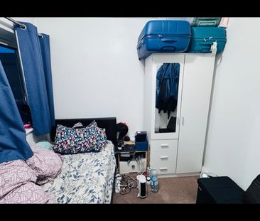 Room in a Shared Flat, Stratford, E15 - Photo 2