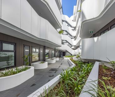 Luxury Living - Photo 3