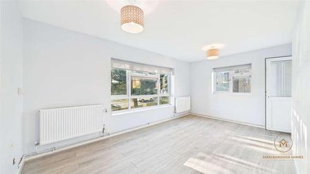 Dale Court, Grove Hill, South Woodford, London, E18 - Photo 2