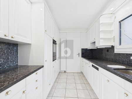 RENOVATED, EASY TO MAINTAIN WITH BEAUTIFUL VIEW - Photo 4