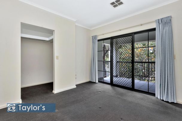 MODERN TOWNHOUSE WITH PARKLAND VIEWS & PRIME LOCATION - Photo 1