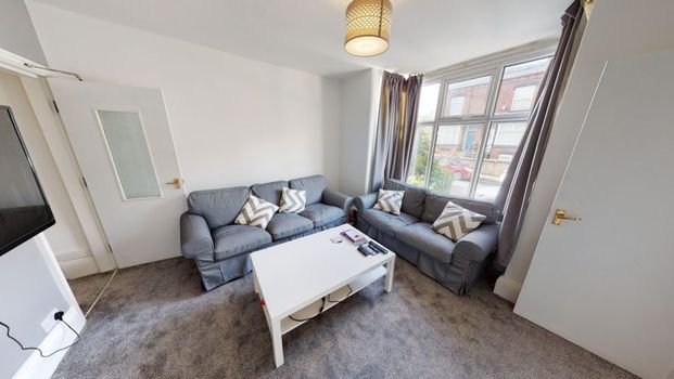 4 Trelawn Avenue, Leeds, LS6 3JN - Photo 1