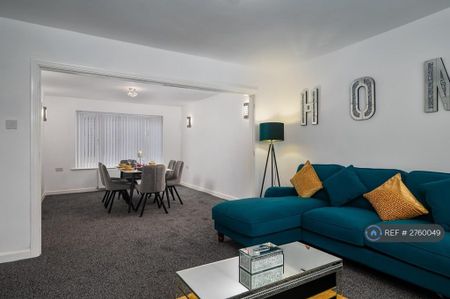 5 bedroom semi-detached house to rent - Photo 3