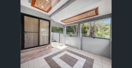 MODERN 4 BEDROOM FAMILY HOME - Photo 2