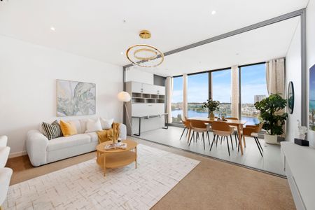 Stylish Apartment with Spacious Interiors and Convenient Location - Photo 4