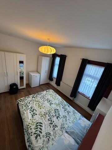 5 Bed Terraced House, Denton Road, N18 - Photo 5