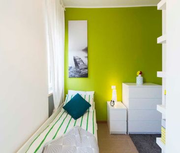 Via Pasquale Fornari, Milan, Lombardy 20146 - Photo 1