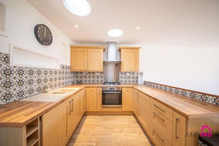 2 bedroom semi-detached bungalow to rent - Photo 4