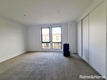 MODERN LIVING - Photo 4