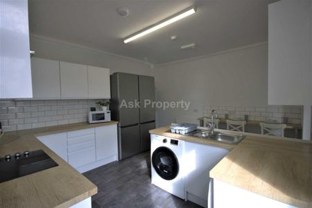 1 bedroom in a house share to rent - Photo 2