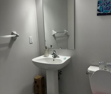 For Lease - 110 yale Drive, Hamilton, Ontario - Photo 1