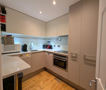 2 Bed Flat, Victoria Wharf, E14 - Photo 3