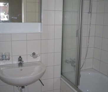 Helle Dachwohnung mit Balkon - Photo 2