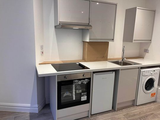 Price £1,200 pcm - Available 24/03/2026 - Furnished - Photo 1