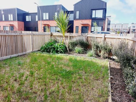 Modern Living - Photo 2