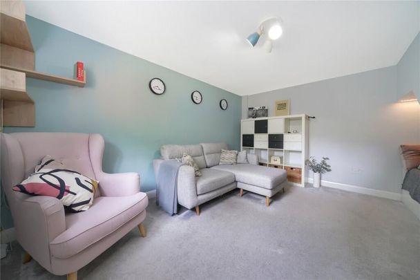 2 Bed Flat, Chatsworth Road, NW2 - Photo 1