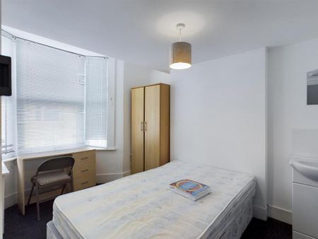 6 bedroom terraced house to rent - Photo 3