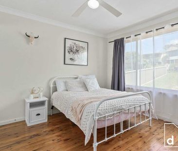 Executive Family Living - Stunning Rear Deck And Pool - Photo 5