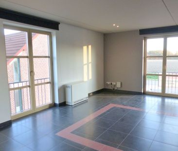 Duplex-app. met 2 slpk., terras en garage in Herk-de-Stad. - Photo 1
