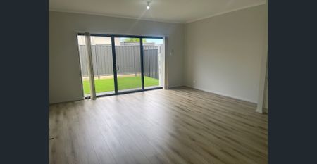 Modern Duplex! Near every convenience. - Photo 2