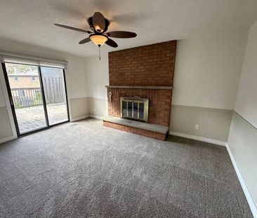 For Lease - 102 Hazelwood Drive, Newmarket, Ontario - Photo 3