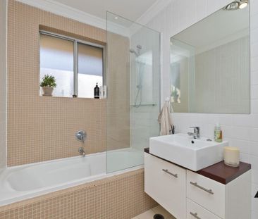 Bright & Spacious 2-Bedroom Apartment In Prime Dulwich Hill Location - Photo 6