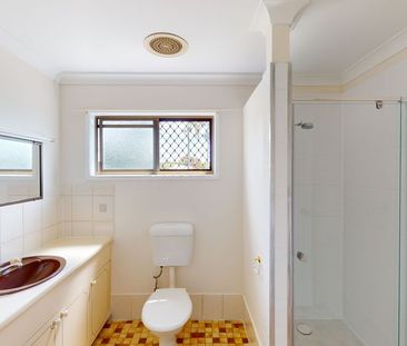 Freshly Updated & Ultra-Convenient Living in Kawana - Photo 6