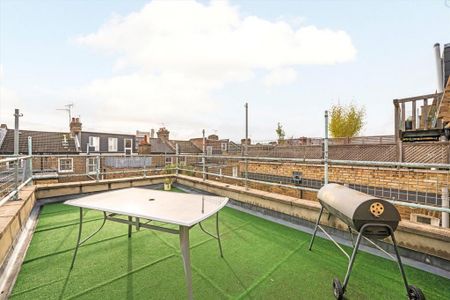 4 bedroom flat to rent - Photo 4