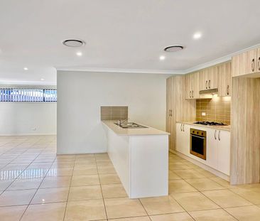 Gorgeous Four Bedroom Duplex Home Opposite The Park - Photo 5