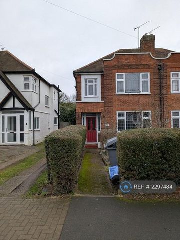 4 bedroom semi-detached house to rent - Photo 5