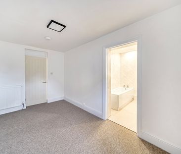 St. Georges Square, Cheltenham, Gloucestershire, GL50 - Photo 2