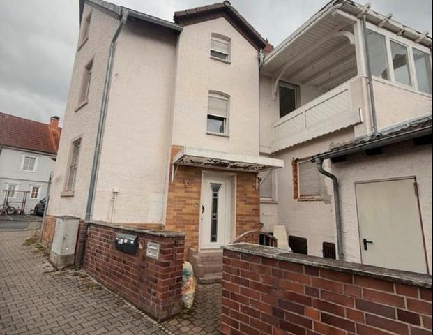 2-ZI Wohnung im EG mit Einbauküche ab sofort frei! - Photo 1