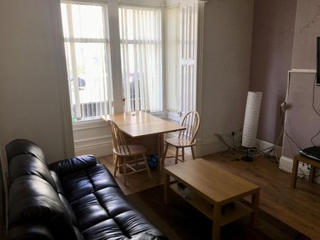 6 bedroom terraced house to rent - Photo 2