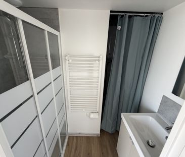 Location Appartement 2 pièces 42m² MESLAY DU MAINE 53170 - Photo 3