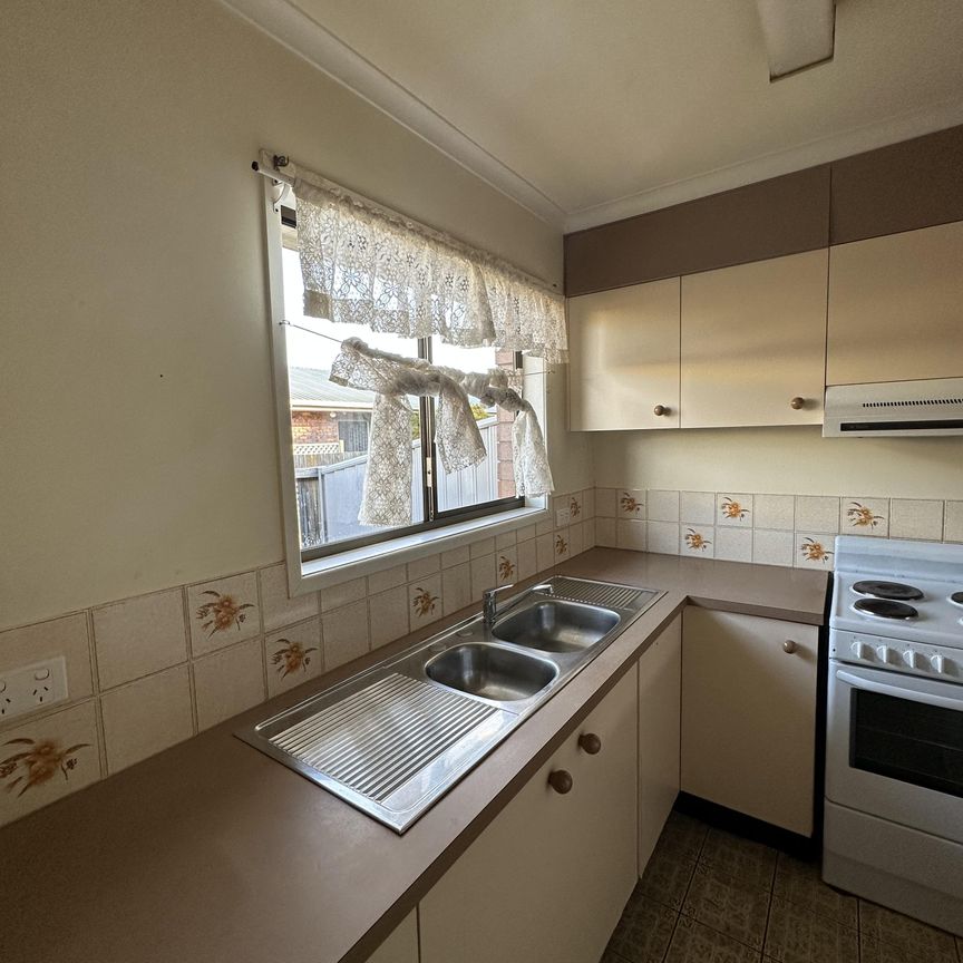 Unit in Complex – Break Lease - Photo 1