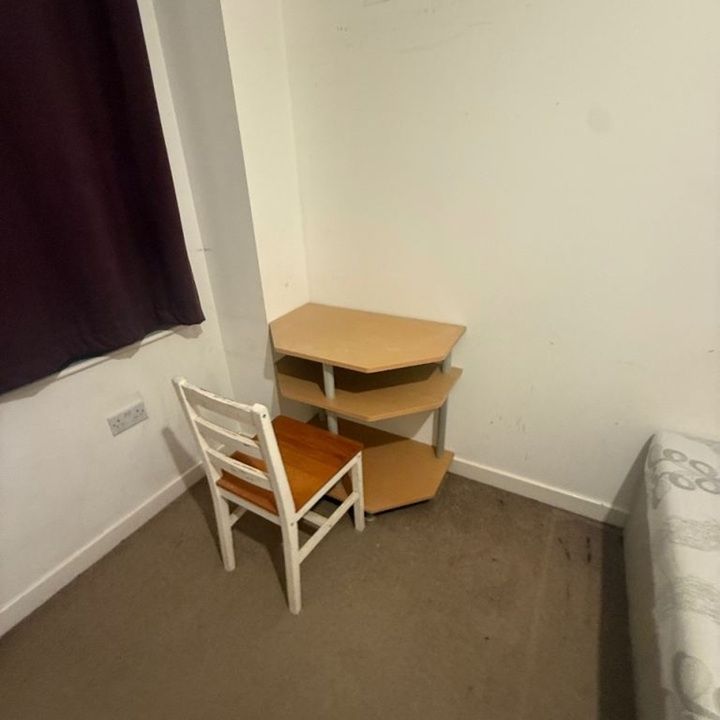Room in a Shared Flat, Linton Road, IG11 - Photo 1
