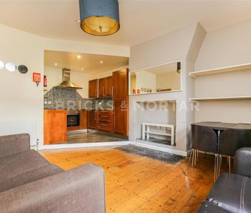 3 bedroom flat to rent - Photo 2