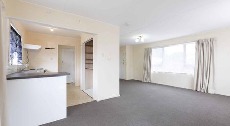 Three Bedrooms - Roslyn - Photo 4