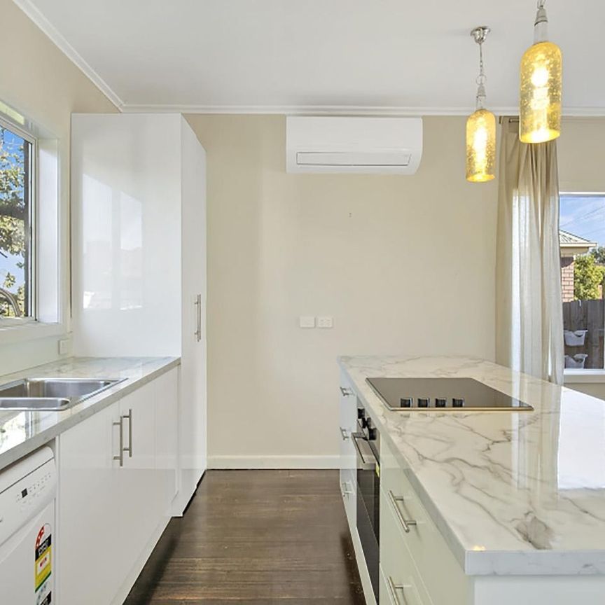 Charming Two Bedroom Unit - Photo 1