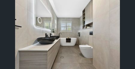 Elegant Family Home with Pool & Sauna – Premium Location - Photo 5